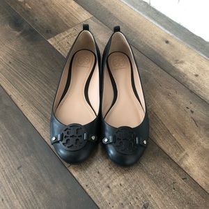 Tory Burch black logo leather flats in size 7 1/2. Very gentle worn. Like new.